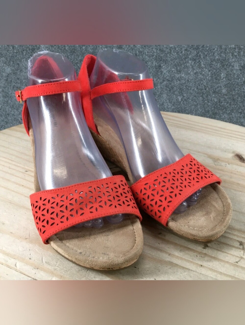 NWT St Johns Bay Sandals Womens 7 Mossley Comfort Wedge Heels Red Floral Cut Out